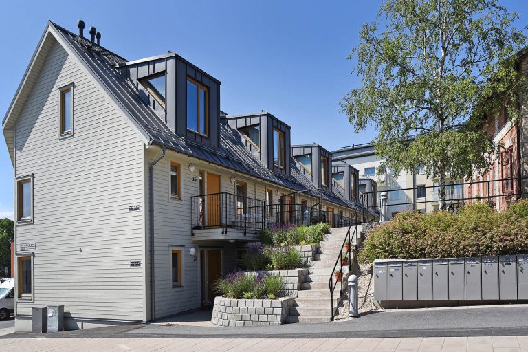 Tegelrenovering av skorsten till radhus i Gerås, Kortedala - Takläggare ...