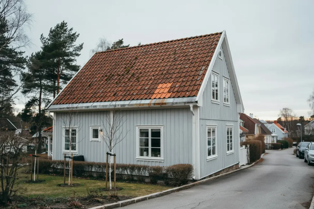 byta takpannor eller laga lokalt s avg r du vad som l nar sig f r ditt tak