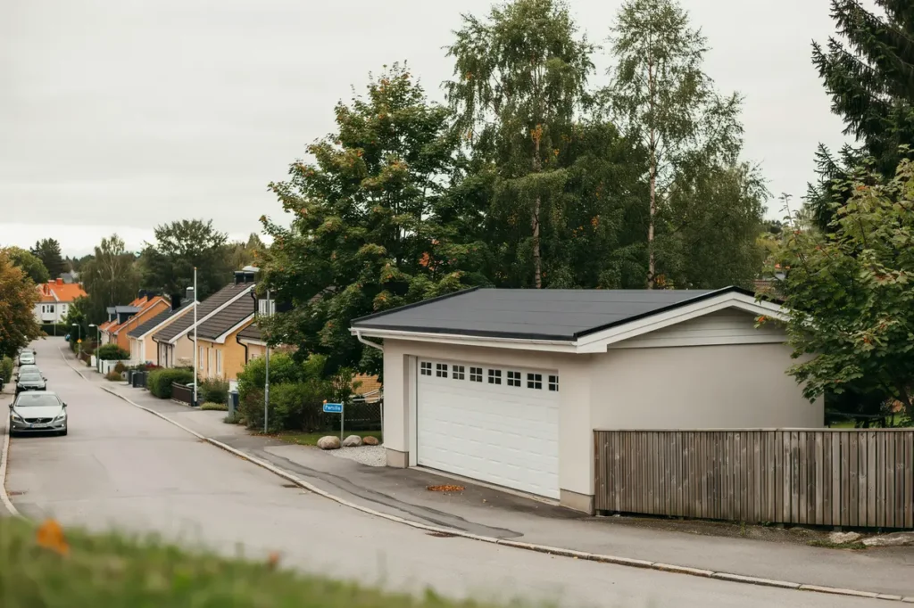 oml ggning av papptak p garage i partille