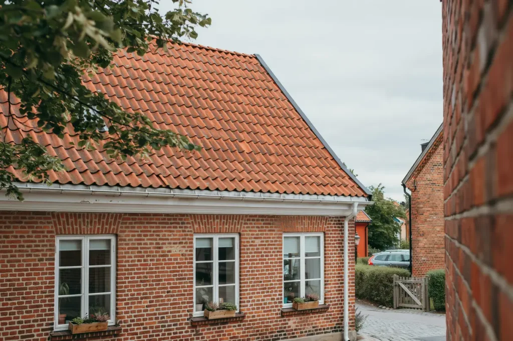renovering av tegeltak p radhus i s vedalen